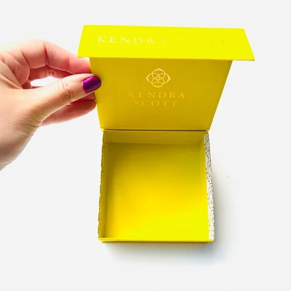 Kendra Scott Bright Yellow Box with Gold Logo Kendra Scott | Party Supplies | Kendra Scott Gift Box Yellow  main image 4
